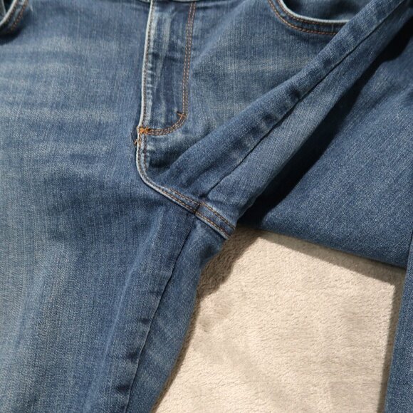 Lee Jeans Womens 14 Petites Blue Straight Leg Relaxed Fit Mid Rise Whiskering - Picture 6 of 14